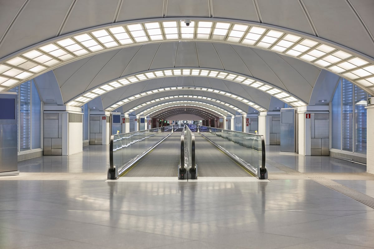 airport-terminal-interior-hall-and-corridor-conv-2024-01-10-22-16-34-utc